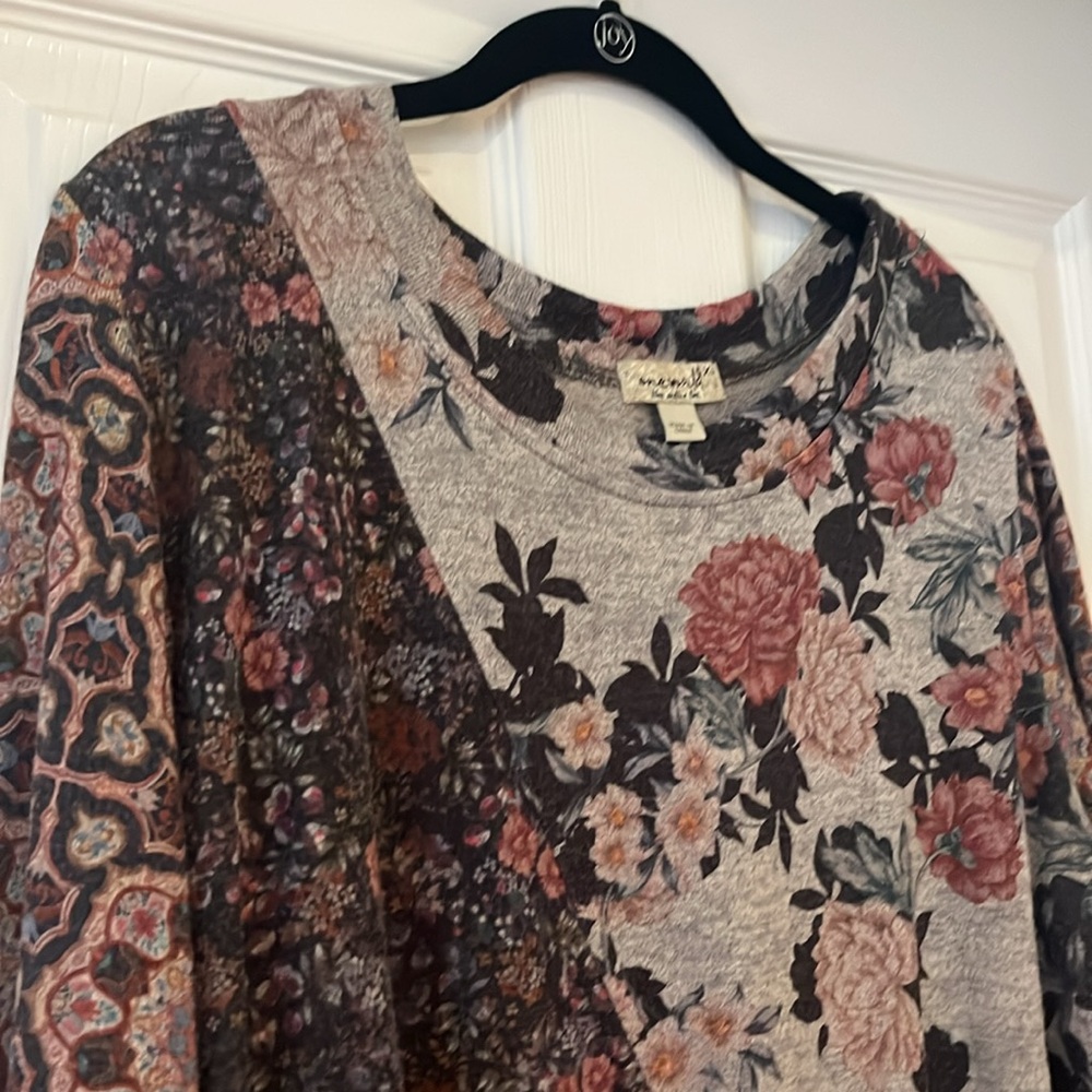 One World Shirt. Size XL - Picture 5 of 8